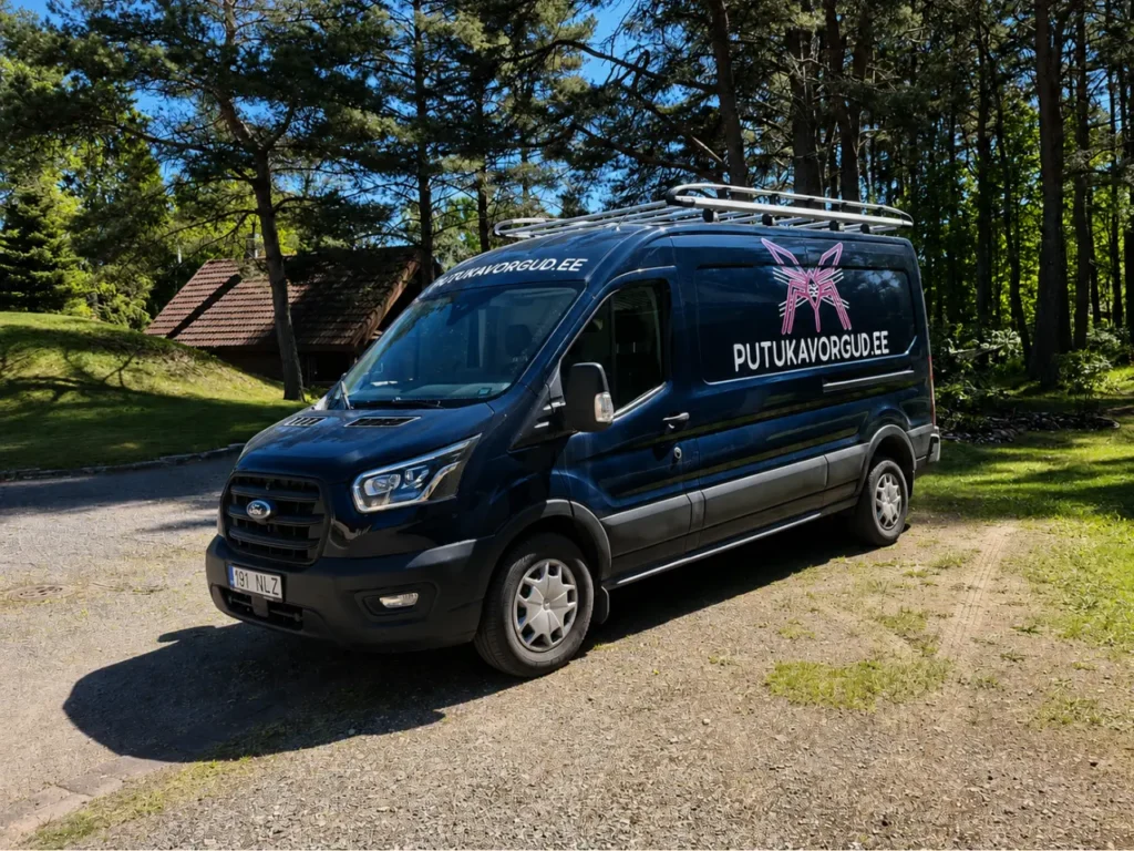 Putukavõrgud.ee paigaldusauto kliendi objektil